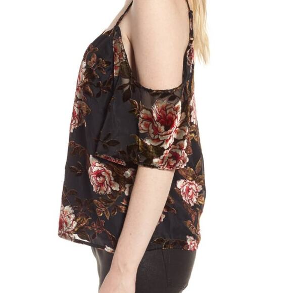 CUPCAKES AND CASHMERE Jovelyn Off the Shoulder Top - Picture 3 of 8